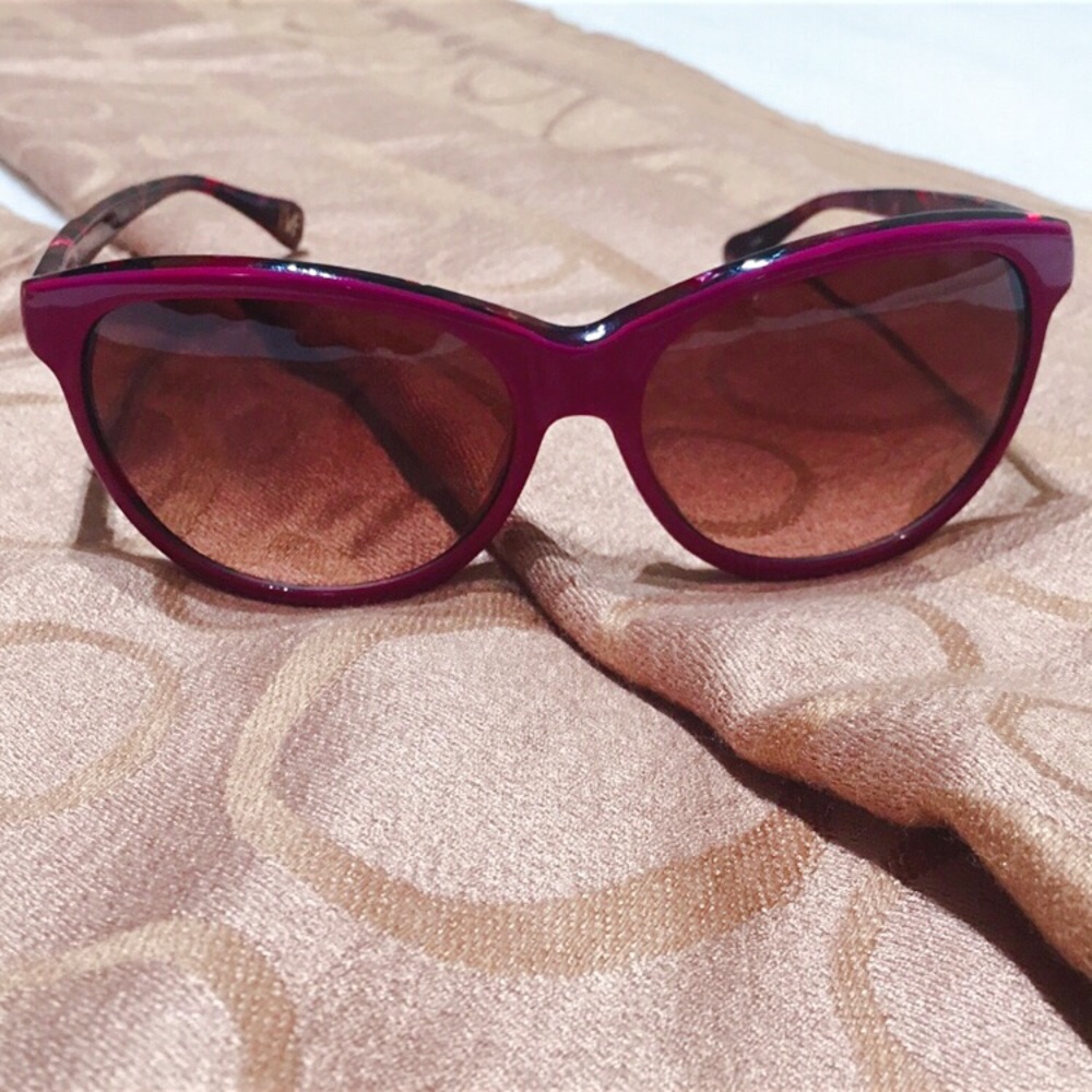 Diane von Furstenberg sunglasses ☀️